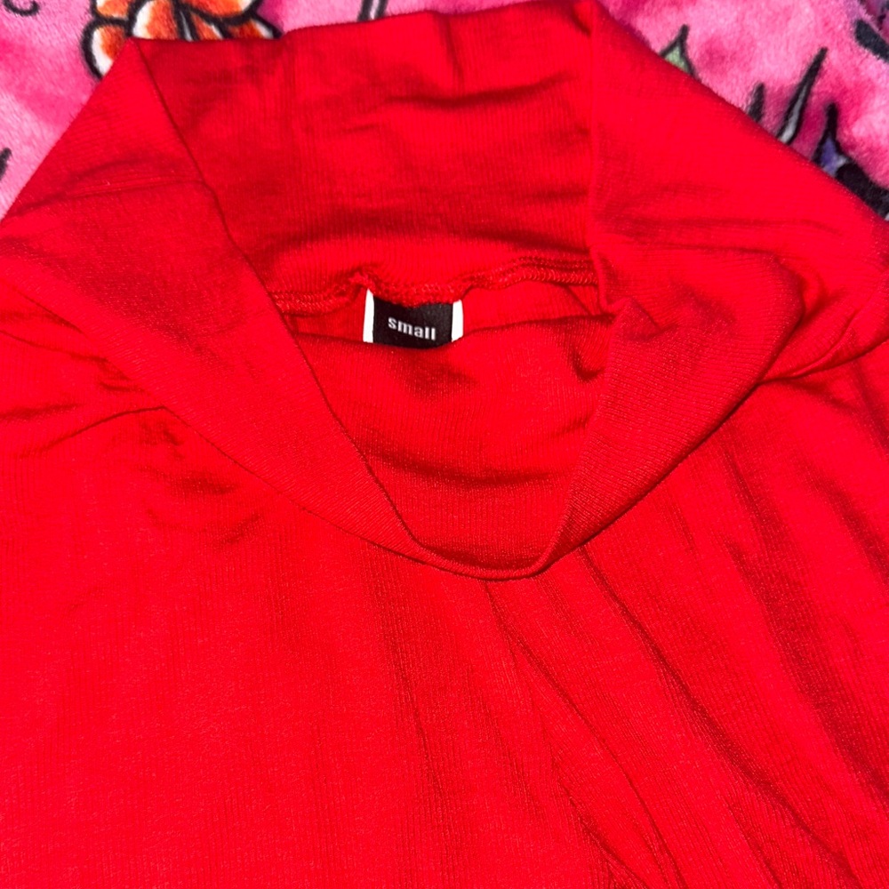 WKND CHASERS RED DAYDREAMER SET SIZE S/M TOP & SMALL SHORTS - Picture 3 of 5